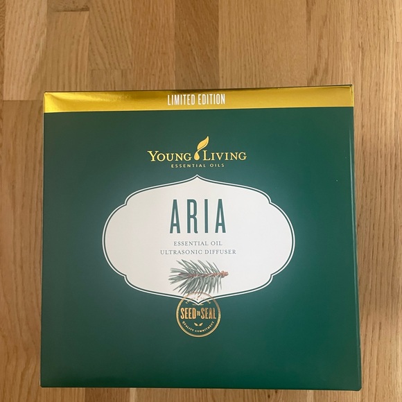 Young Living White Aria Diffuser New In Box - Picture 8 of 8